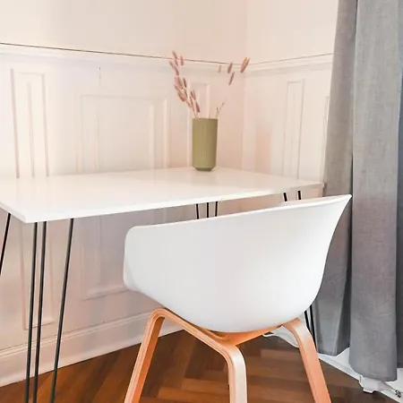 Apartmán 120qm Denkmal In Mit Stuck Und Garten - Beuys -