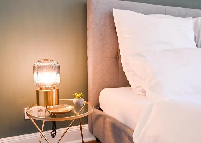 Διαμέρισμα 120qm Denkmal In Mit Stuck Und Garten - Beuys -